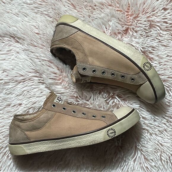 UGG SHOES  - Picture 6 of 11